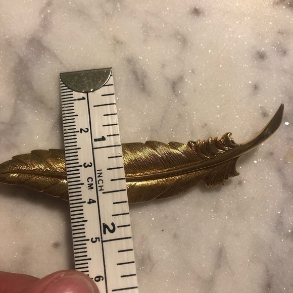 VTG Monet Large Gold Tone Curved Feather Brooch EUC - 3.5” - Picture 7 of 7